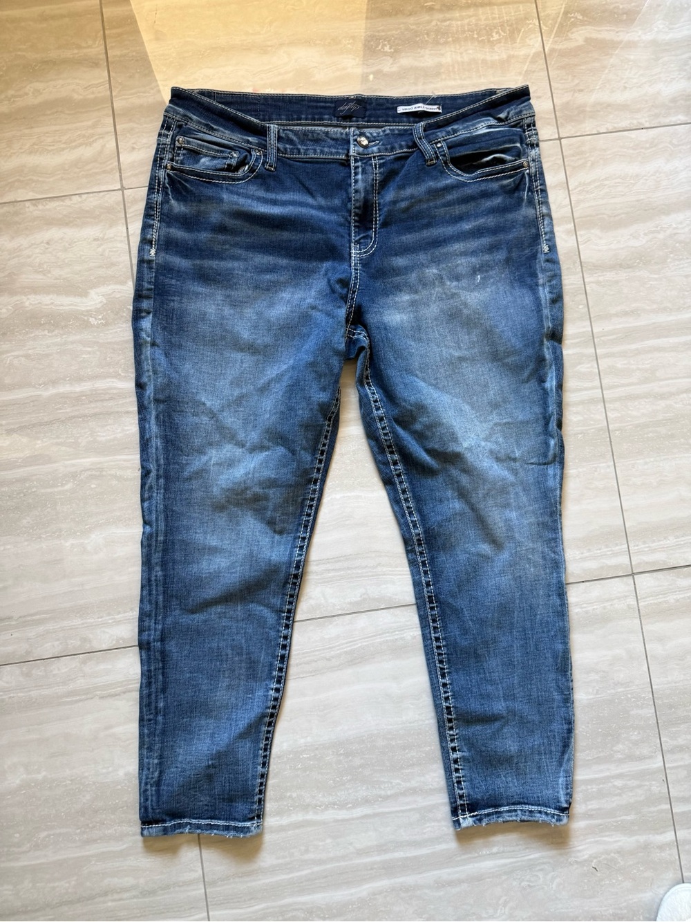 Daytrip Women's Medium Wash Ankle Jeans 38 waist skinny silver stitch inseam27